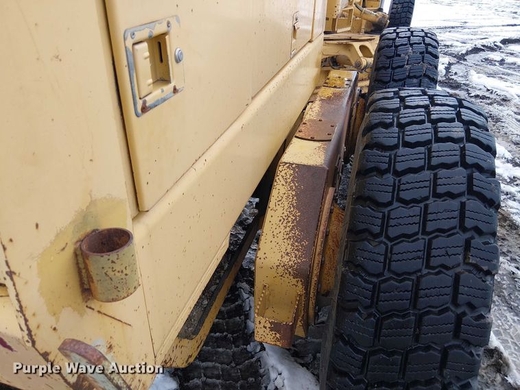 image for item FK0734 1993 John Deere 770B motor grader