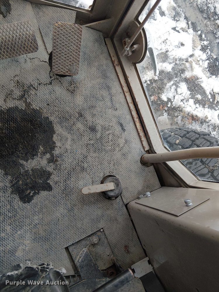 image for item FK0734 1993 John Deere 770B motor grader