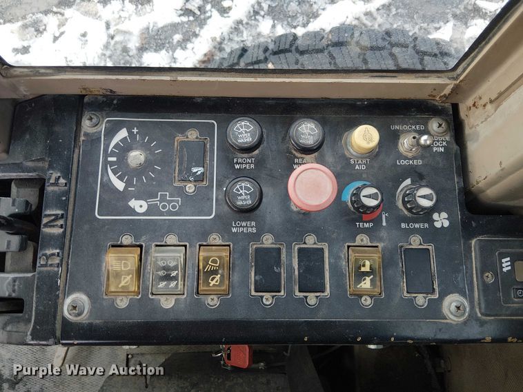 image for item FK0734 1993 John Deere 770B motor grader