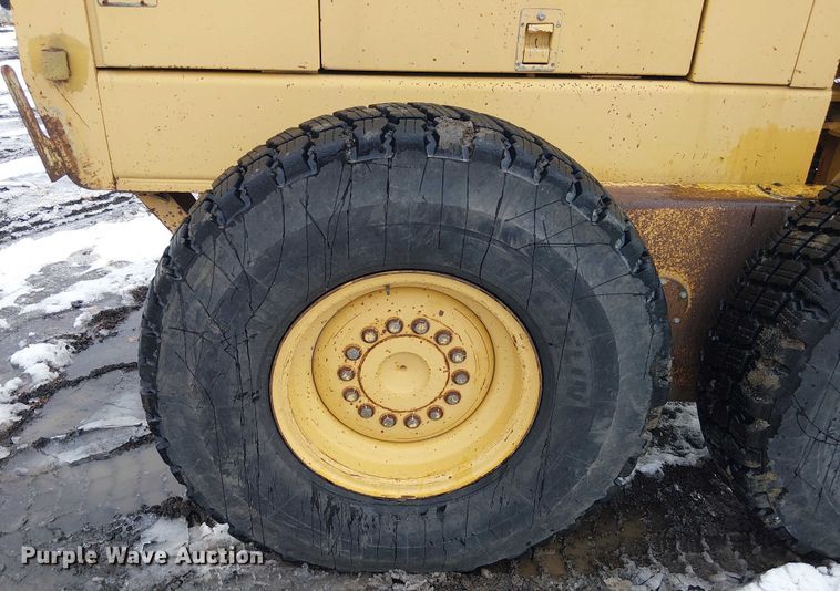 image for item FK0734 1993 John Deere 770B motor grader