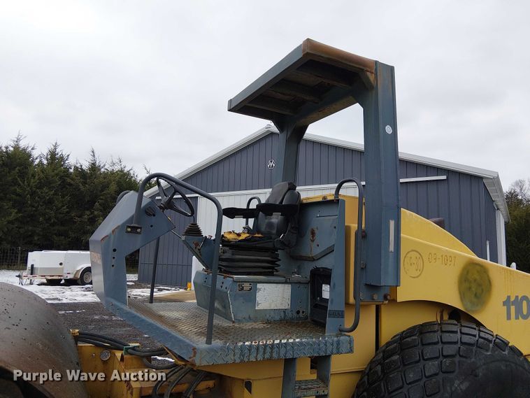 image for item FK0742 Vibromax 1105D  single drum vibratory roller