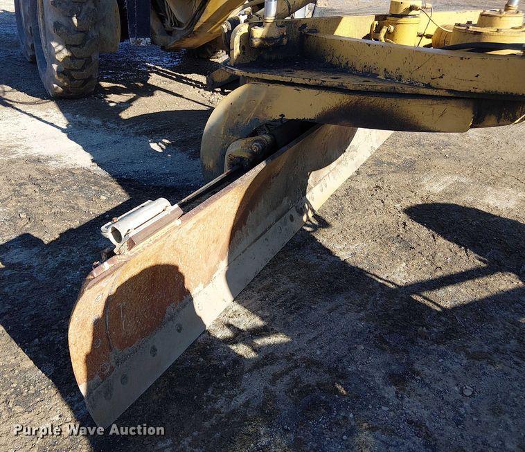 image for item FK0748 1997 Caterpillar 140H motor grader