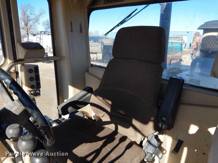 image for item FK0748 1997 Caterpillar 140H motor grader