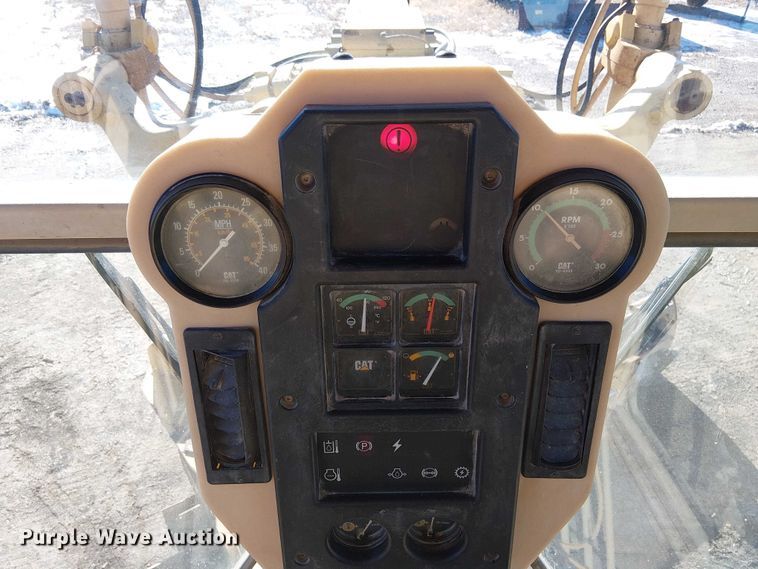 image for item FK0748 1997 Caterpillar 140H motor grader