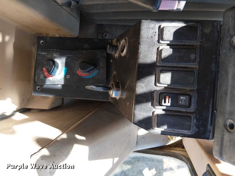 image for item FK0748 1997 Caterpillar 140H motor grader