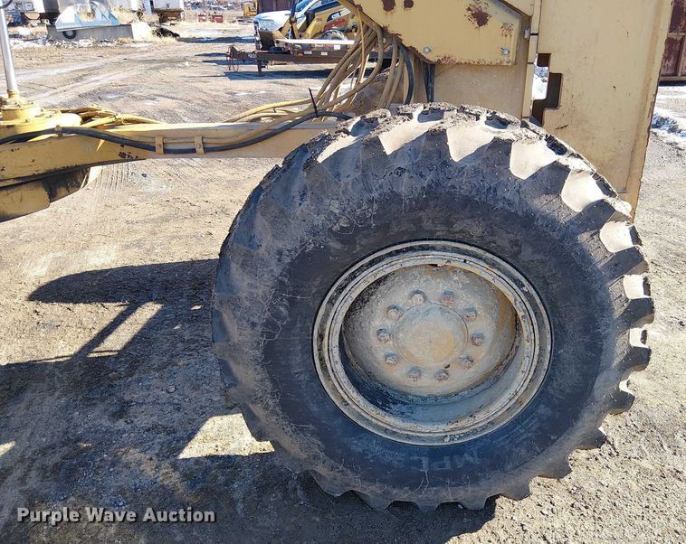 image for item FK0748 1997 Caterpillar 140H motor grader