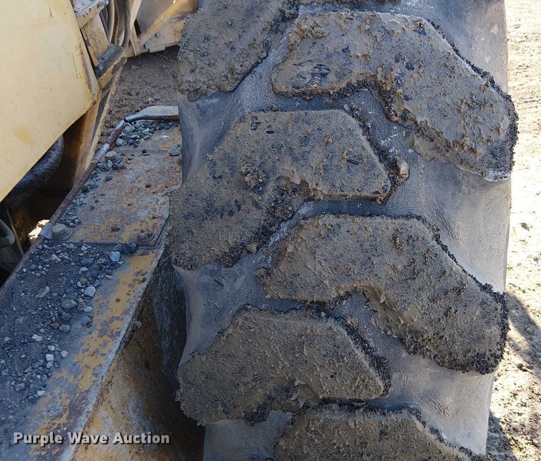 image for item FK0748 1997 Caterpillar 140H motor grader