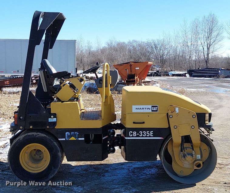 image for item FK0756 2006 Caterpillar CB-335E combination roller