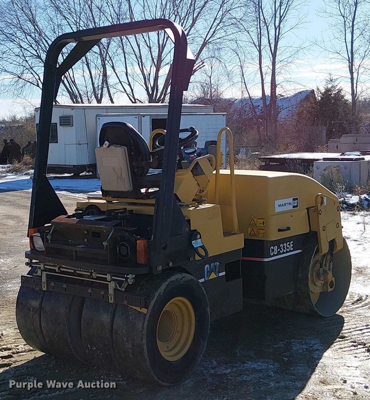 image for item FK0756 2006 Caterpillar CB-335E combination roller