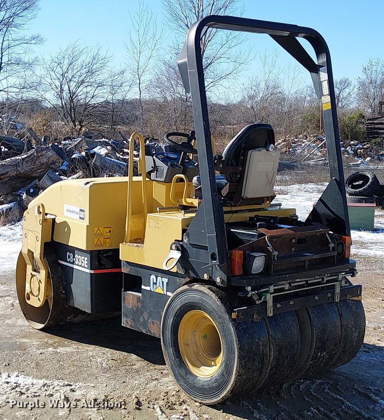 image for item FK0756 2006 Caterpillar CB-335E combination roller