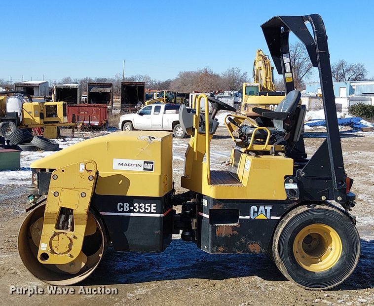 image for item FK0756 2006 Caterpillar CB-335E combination roller