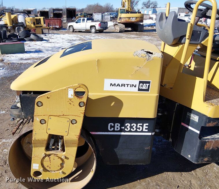 image for item FK0756 2006 Caterpillar CB-335E combination roller