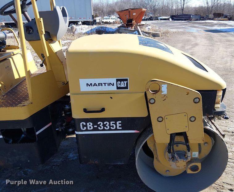 image for item FK0756 2006 Caterpillar CB-335E combination roller