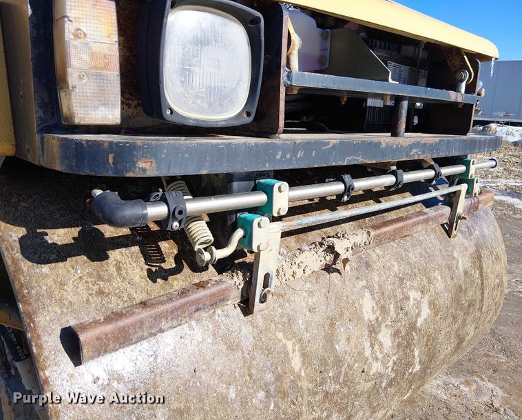 image for item FK0756 2006 Caterpillar CB-335E combination roller