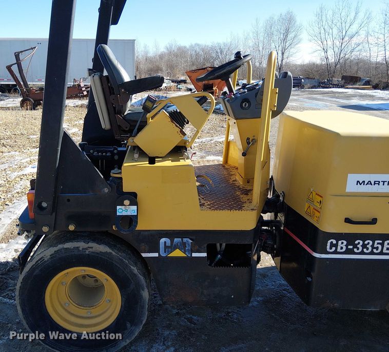 image for item FK0756 2006 Caterpillar CB-335E combination roller