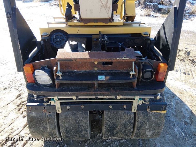 image for item FK0756 2006 Caterpillar CB-335E combination roller