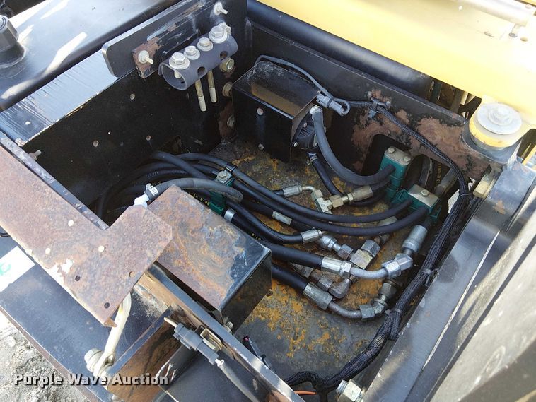 image for item FK0756 2006 Caterpillar CB-335E combination roller