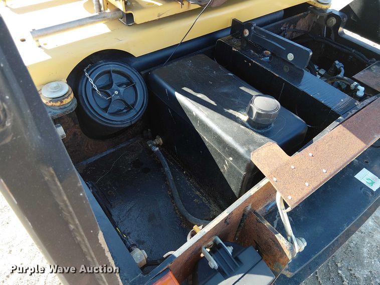 image for item FK0756 2006 Caterpillar CB-335E combination roller