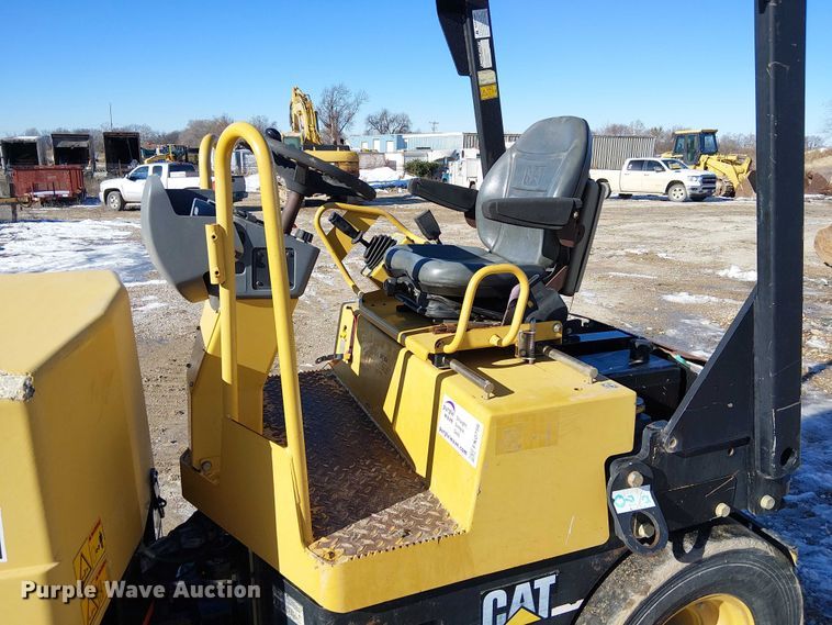 image for item FK0756 2006 Caterpillar CB-335E combination roller