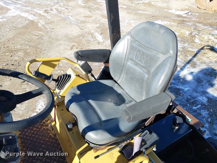 image for item FK0756 2006 Caterpillar CB-335E combination roller