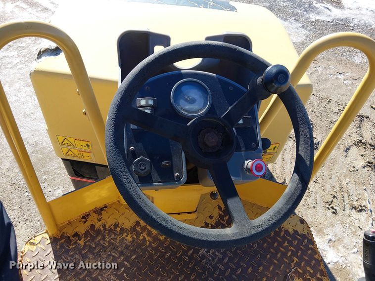 image for item FK0756 2006 Caterpillar CB-335E combination roller