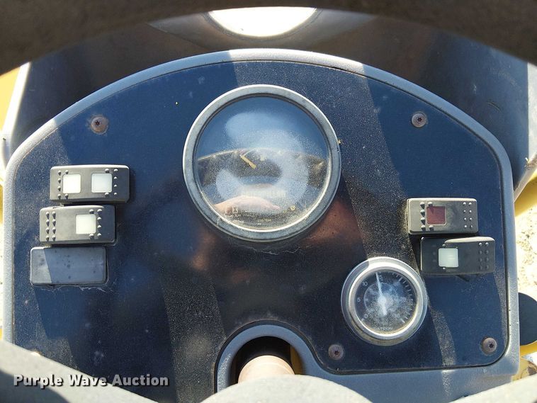 image for item FK0756 2006 Caterpillar CB-335E combination roller