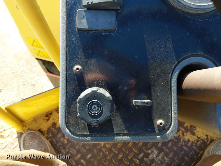 image for item FK0756 2006 Caterpillar CB-335E combination roller