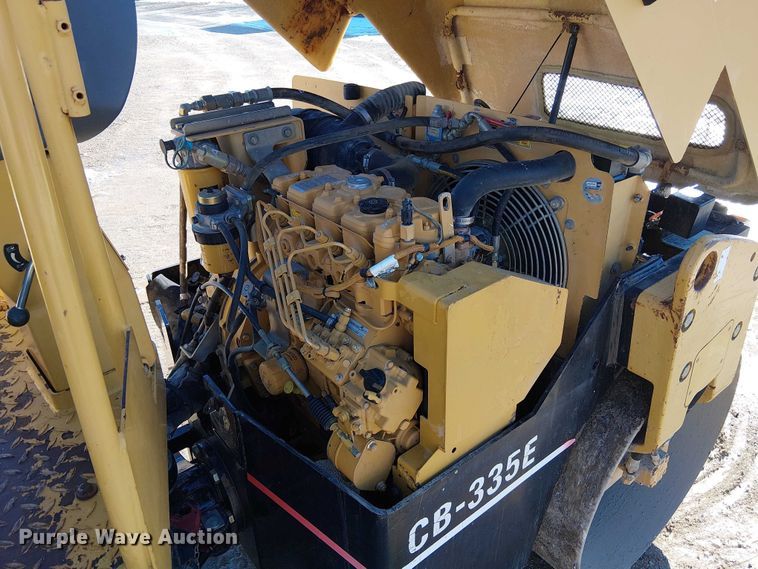 image for item FK0756 2006 Caterpillar CB-335E combination roller