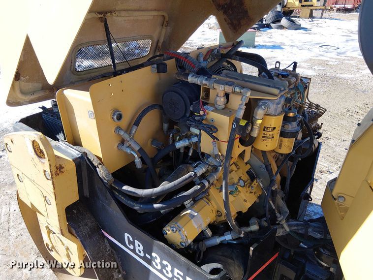 image for item FK0756 2006 Caterpillar CB-335E combination roller