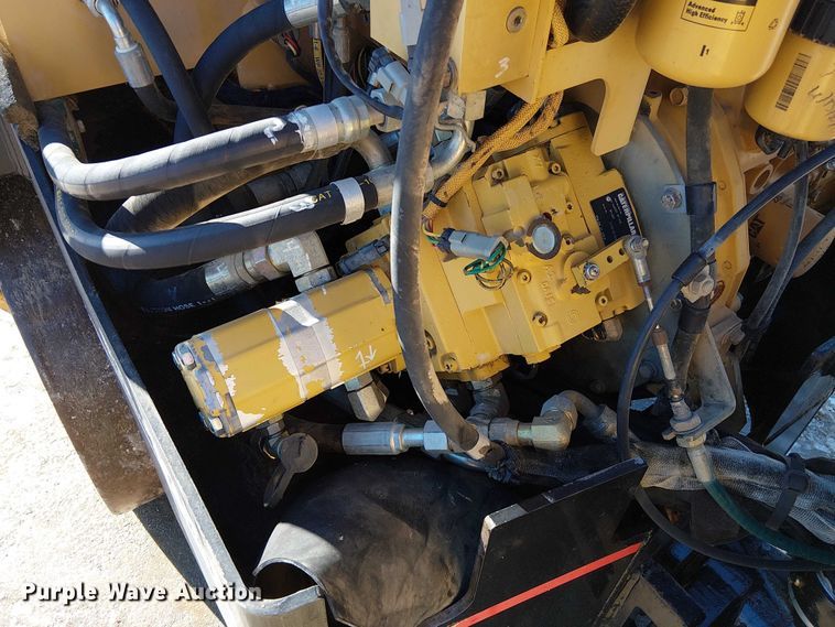 image for item FK0756 2006 Caterpillar CB-335E combination roller