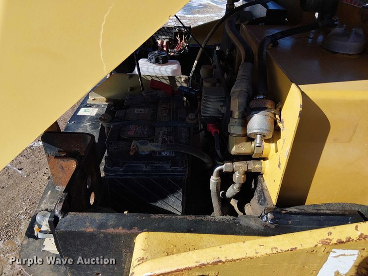 image for item FK0756 2006 Caterpillar CB-335E combination roller