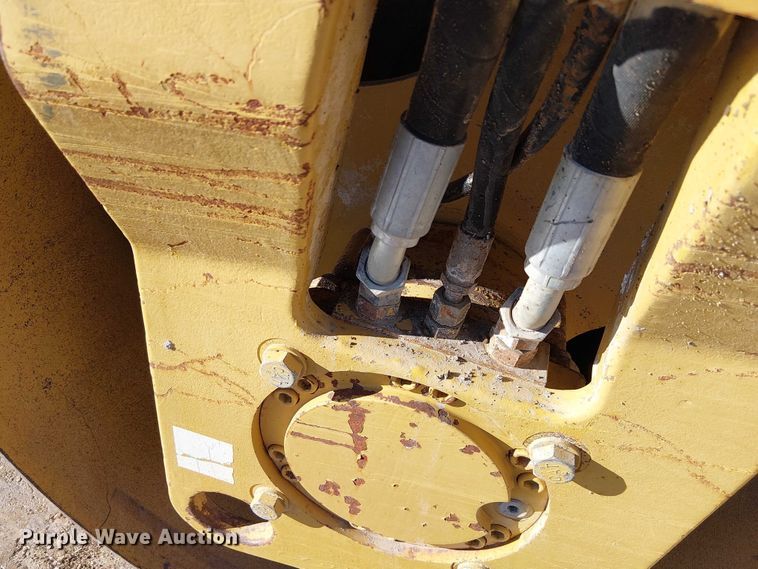 image for item FK0756 2006 Caterpillar CB-335E combination roller