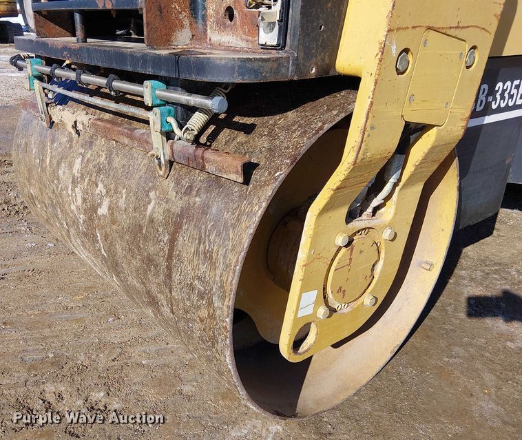 image for item FK0756 2006 Caterpillar CB-335E combination roller