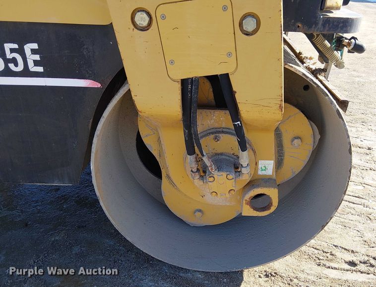 image for item FK0756 2006 Caterpillar CB-335E combination roller