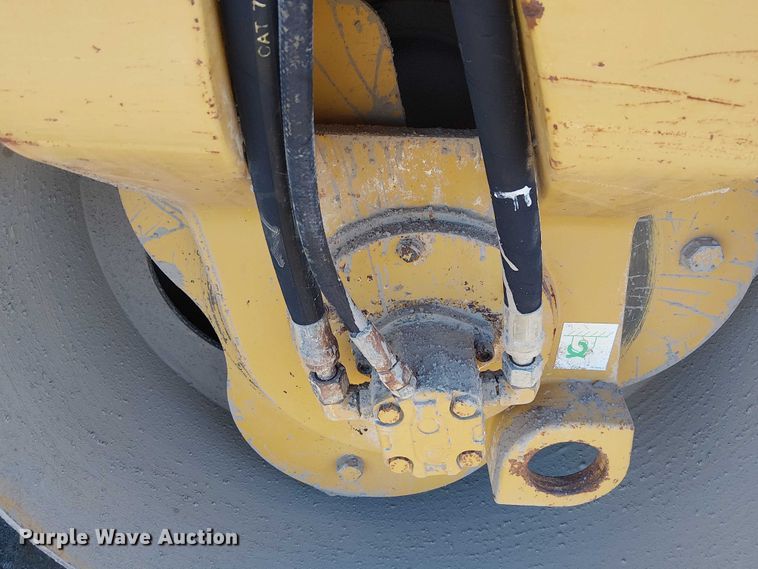 image for item FK0756 2006 Caterpillar CB-335E combination roller