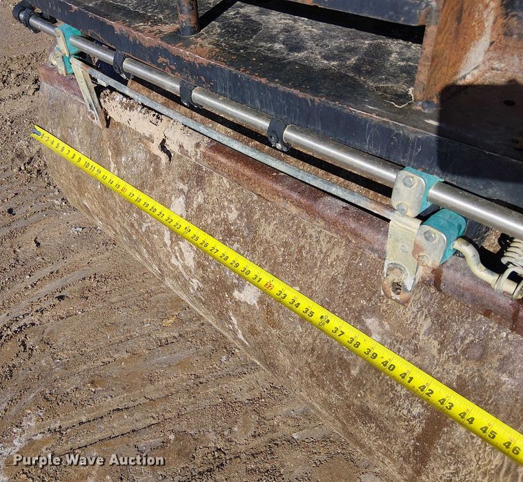 image for item FK0756 2006 Caterpillar CB-335E combination roller