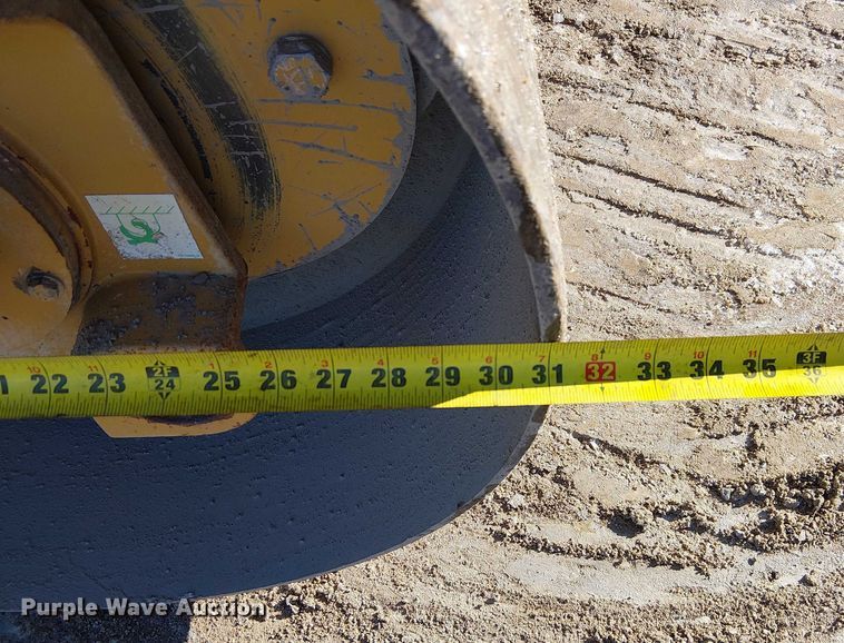 image for item FK0756 2006 Caterpillar CB-335E combination roller