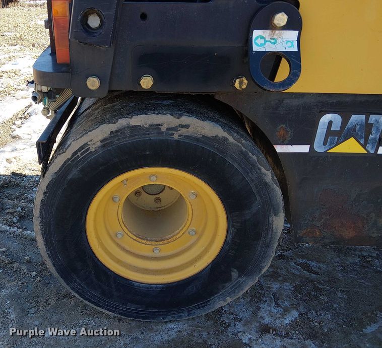 image for item FK0756 2006 Caterpillar CB-335E combination roller