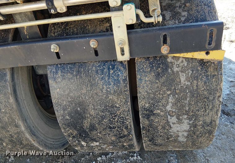 image for item FK0756 2006 Caterpillar CB-335E combination roller