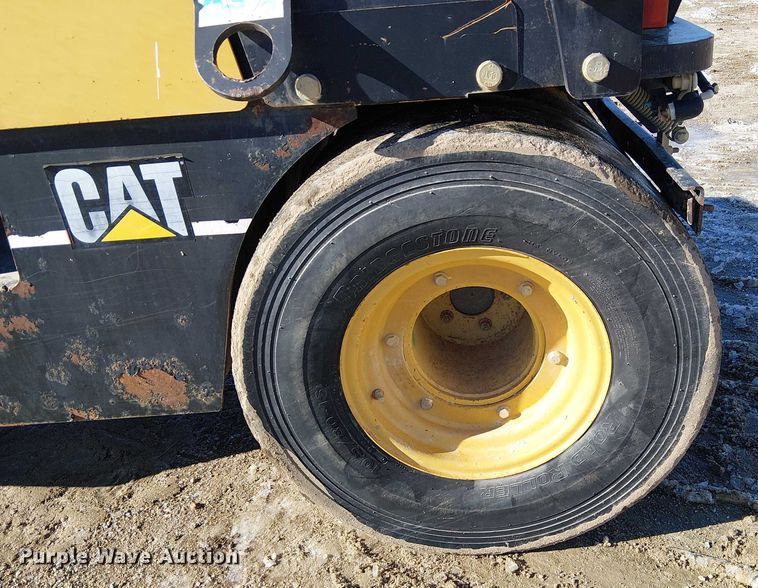 image for item FK0756 2006 Caterpillar CB-335E combination roller