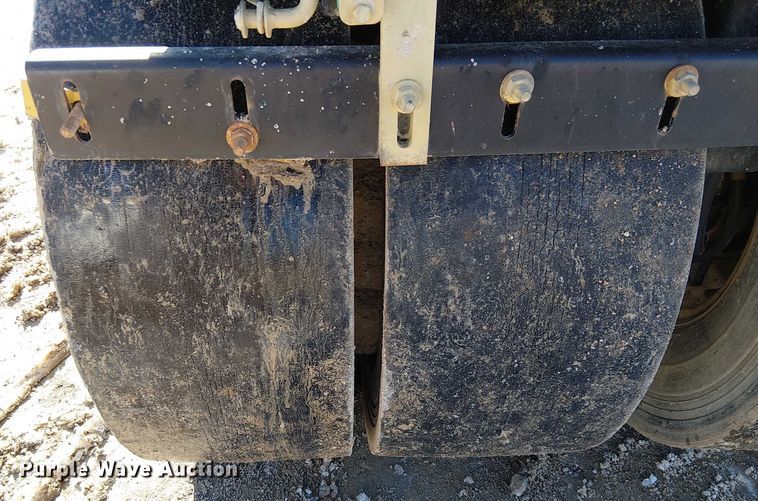 image for item FK0756 2006 Caterpillar CB-335E combination roller