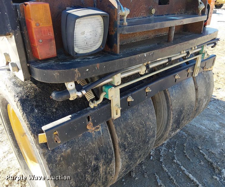 image for item FK0756 2006 Caterpillar CB-335E combination roller