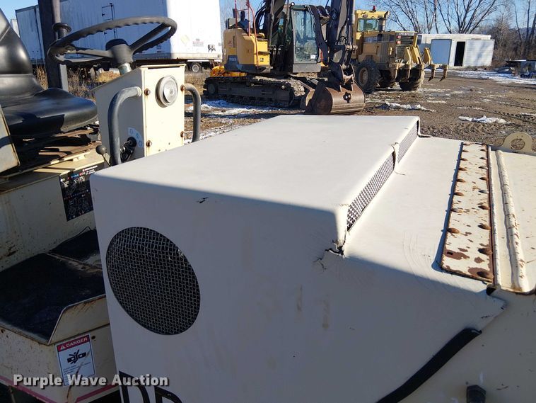 image for item FK0757 1995 Ingersoll Rand DD-22 double drum vibratory roller