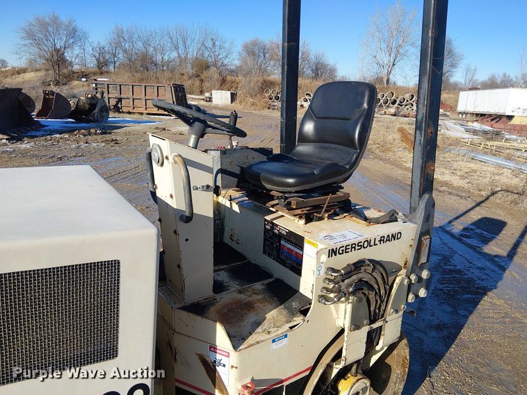 image for item FK0757 1995 Ingersoll Rand DD-22 double drum vibratory roller