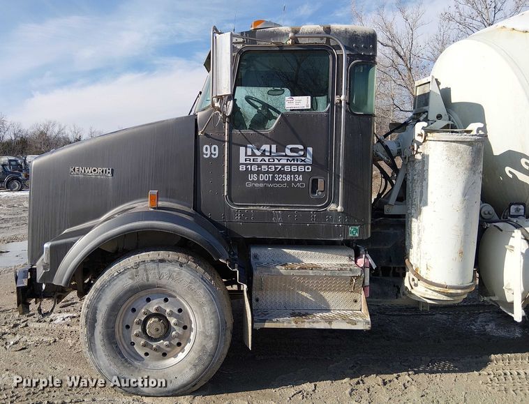 image for item FK0768 2004 Kenworth T800 ready mix truck