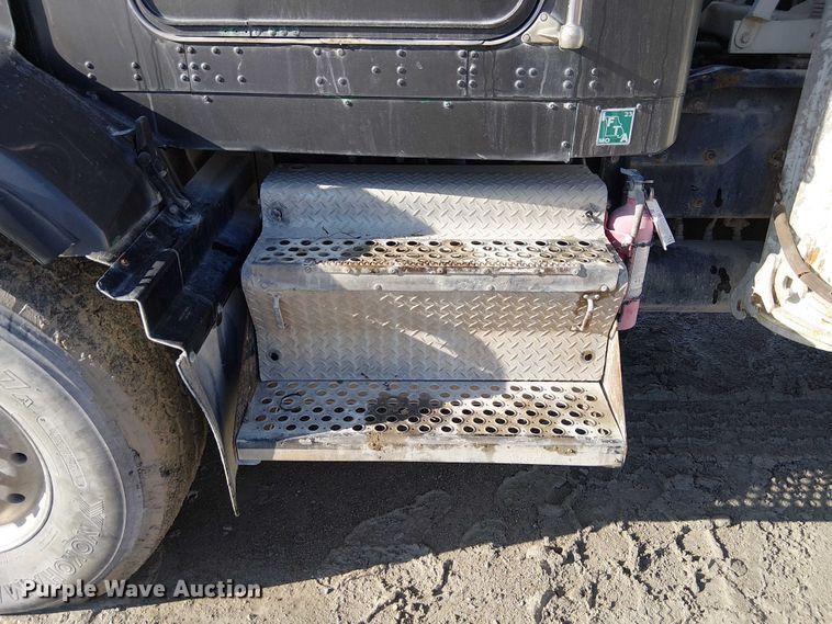 image for item FK0768 2004 Kenworth T800 ready mix truck