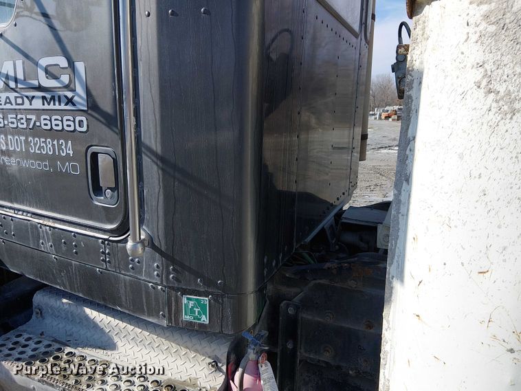 image for item FK0768 2004 Kenworth T800 ready mix truck