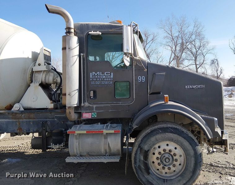image for item FK0768 2004 Kenworth T800 ready mix truck