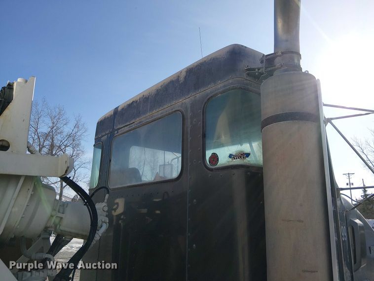 image for item FK0768 2004 Kenworth T800 ready mix truck