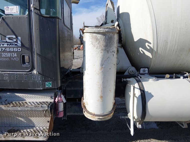 image for item FK0768 2004 Kenworth T800 ready mix truck